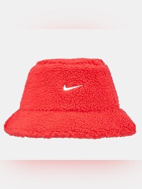 NIKE 
•Big Kid’s Winterized Bucket Hat